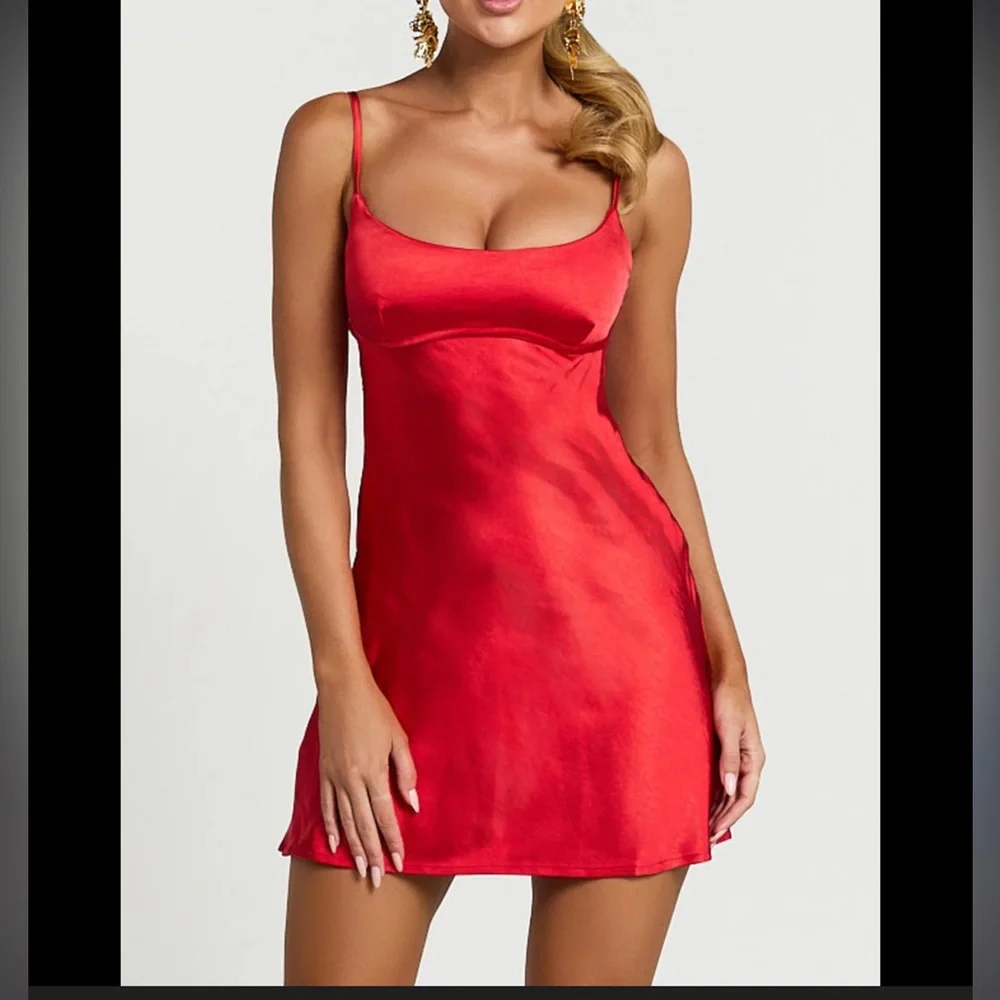 Sexy little red dress - Picture 2 of 3